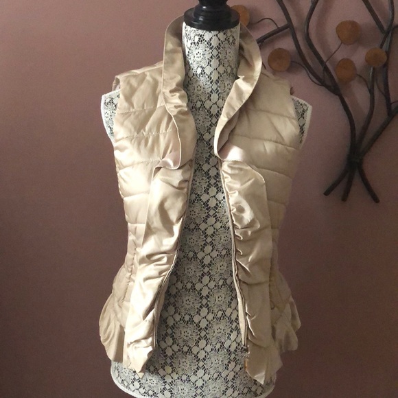 White House Black Market Ruffles Vest Size XS - Picture 4 of 4